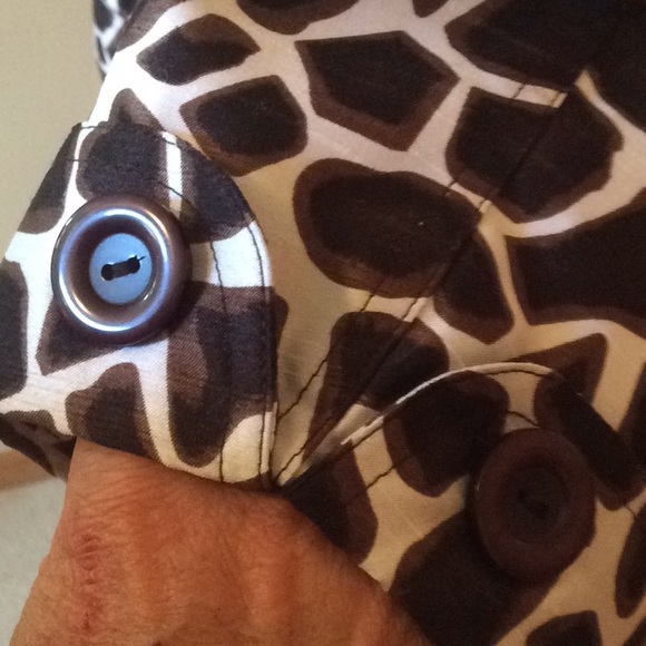 Animal print jacket with 3/4 sleeves. - Picture 2 of 5